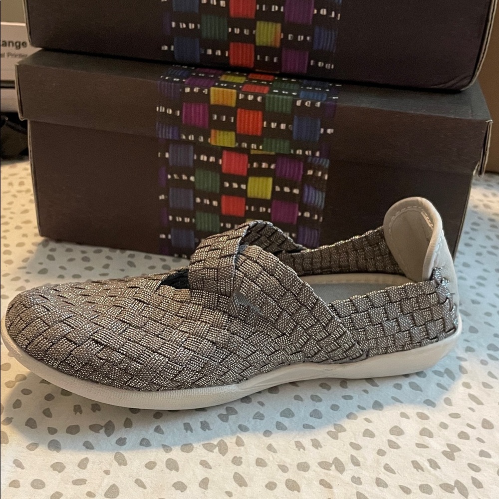 Bernie Mev Margo K smoke shimmer Stylish Gray Woven girls Shoes 31 NIB